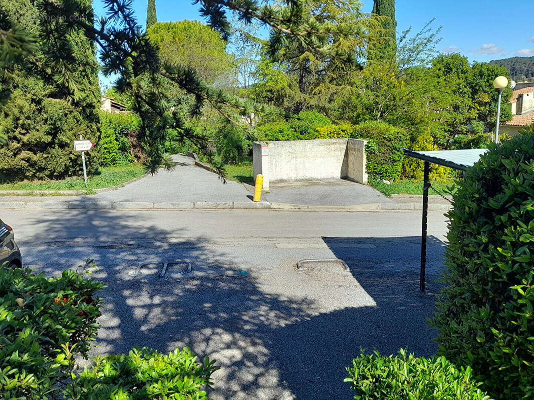 Lorgues, Au calme charmant studio avec jardinet , terrasse et vue dégagée. - photo 8