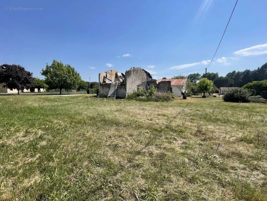 Maison a réhabiliter Saint-Morillon - photo 3