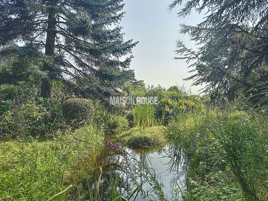 Maison à LE MESNIL-SAINT-DENIS