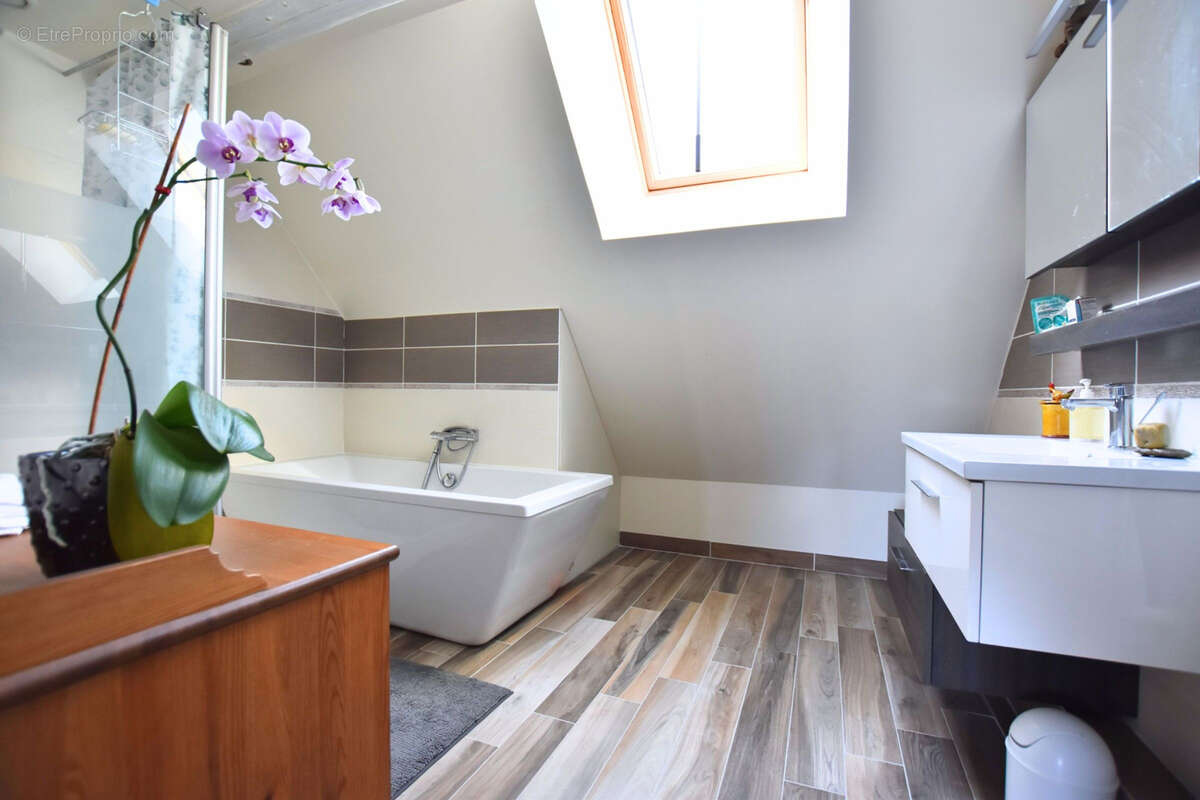 Maison à LES ESSARTS-LE-ROI