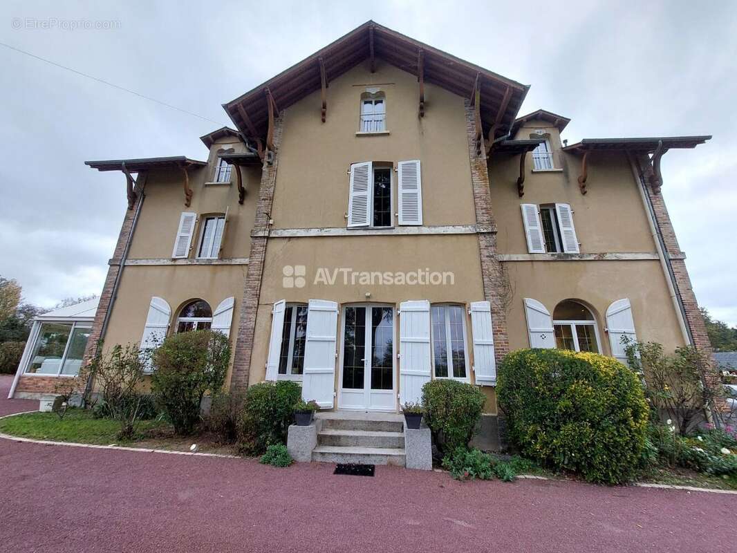 Maison 287 m² à Saint-Georges-Le-Flechard  - photo 2