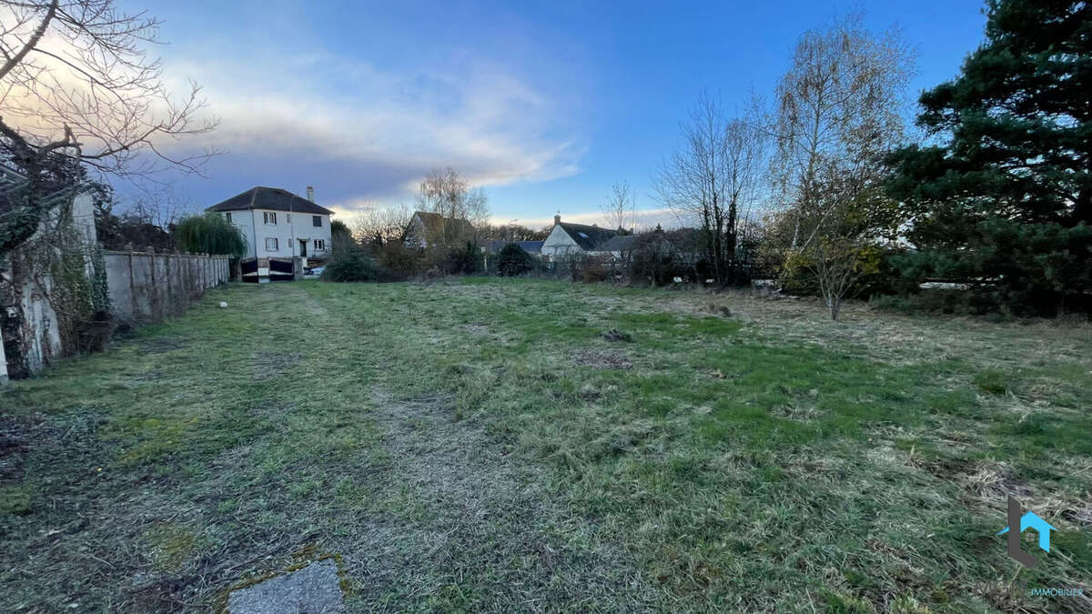 Terrain à VITRAY-EN-BEAUCE