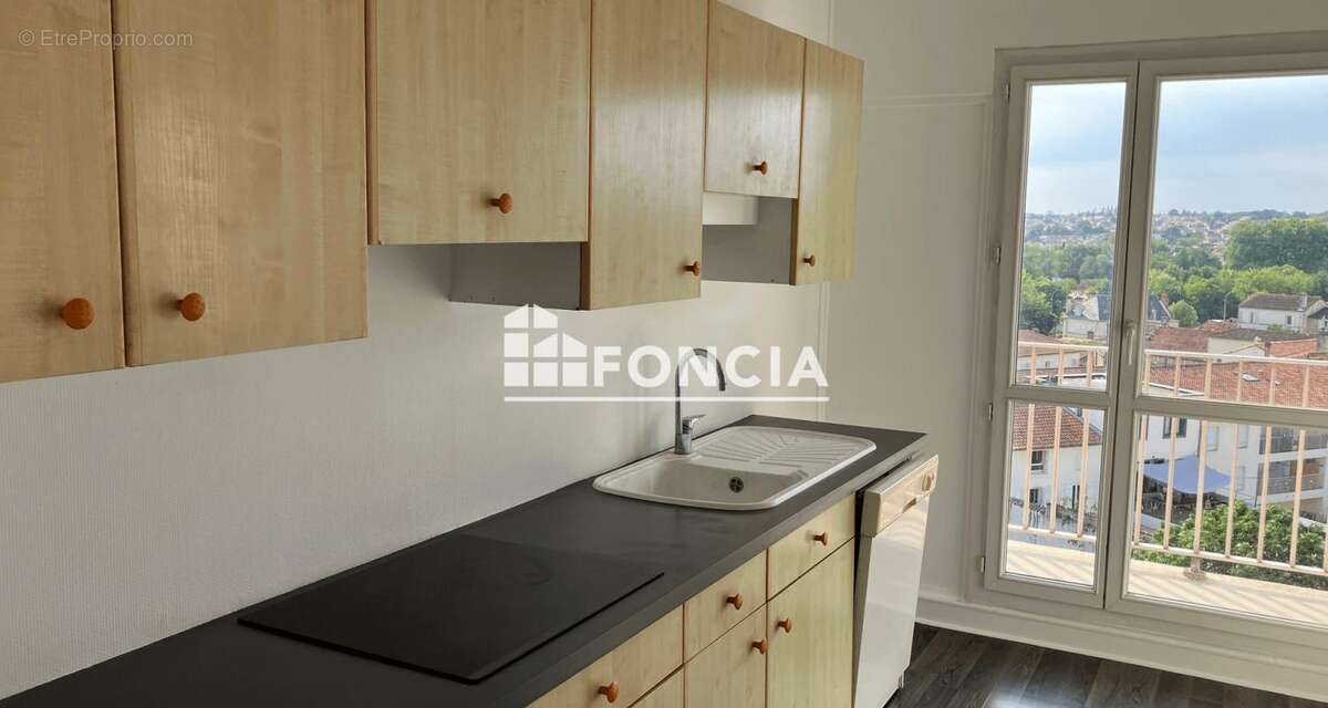 Appartement 83 m² à Angouleme  - photo 2