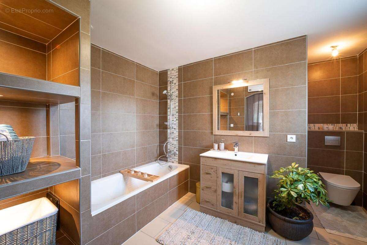 URGENT! Villa 9/10 pièces de 250m² sur terrain de 1250m² avec piscine à vendre / Céret 66400-66490 Vivès _ Saint-Jean-Pla-de-Cor - photo 20