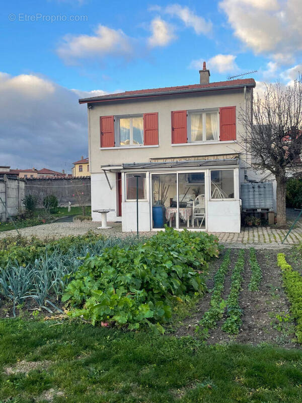 Maison à CHAZELLES-SUR-LYON