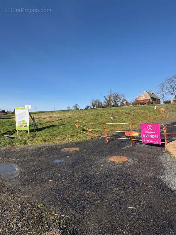 Terrain à MONTBRAY