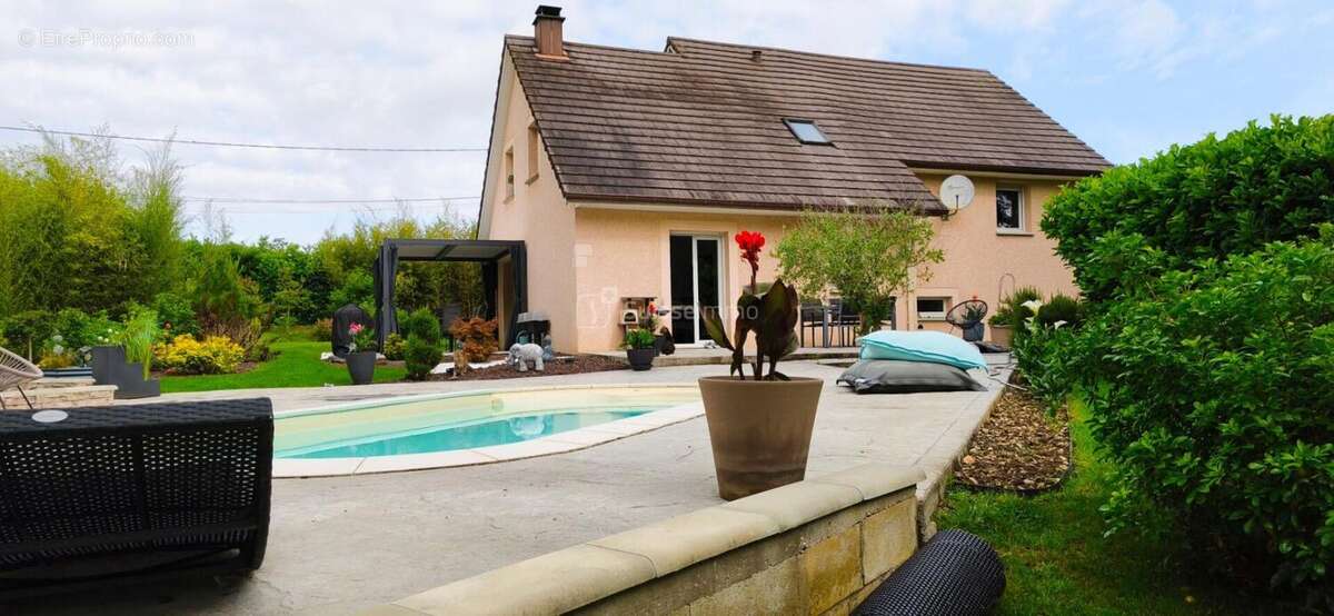 Rare à la vente : maison familiale avec piscine et terrain 18 ares - photo 3