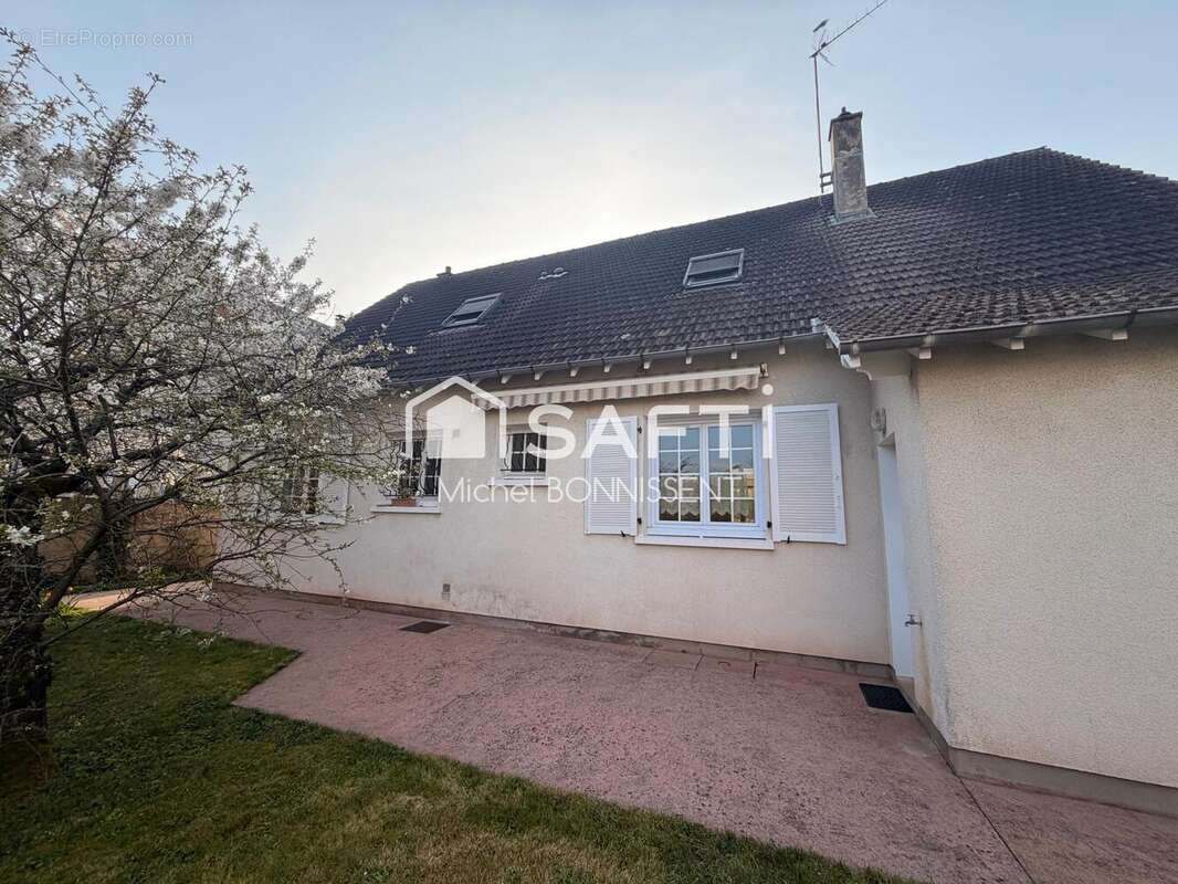 Maison 146 m² à Bourges  - photo 4