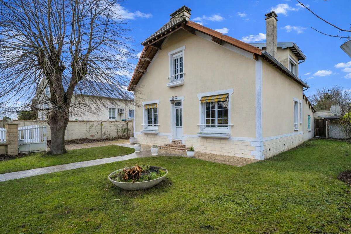 Maison à LA COUTURE-BOUSSEY