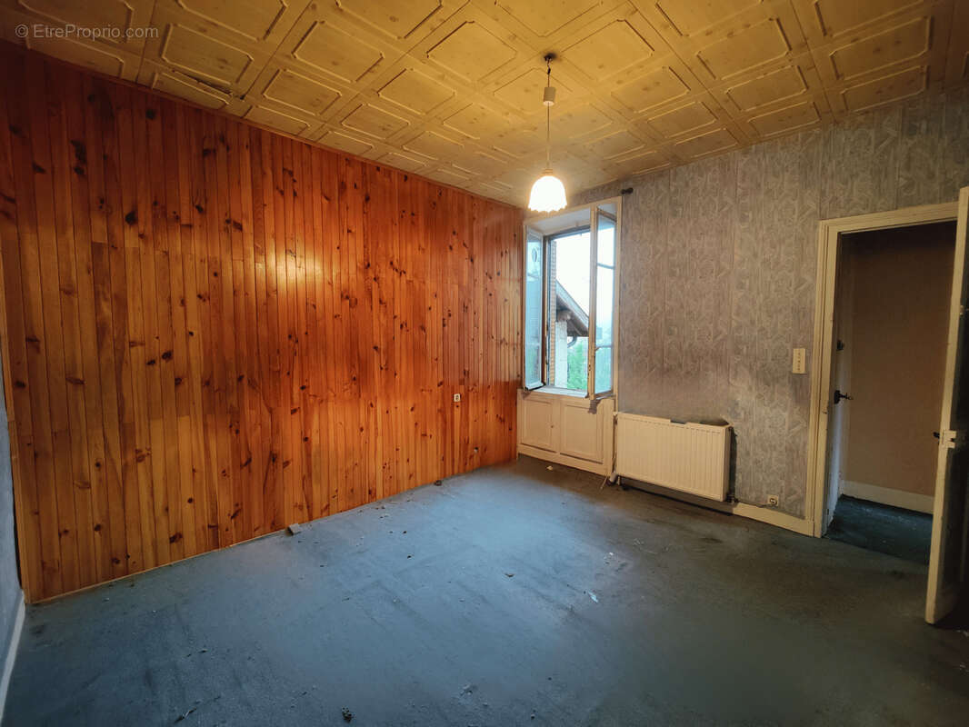 Maison à SAINT-CLAIR-DE-LA-TOUR