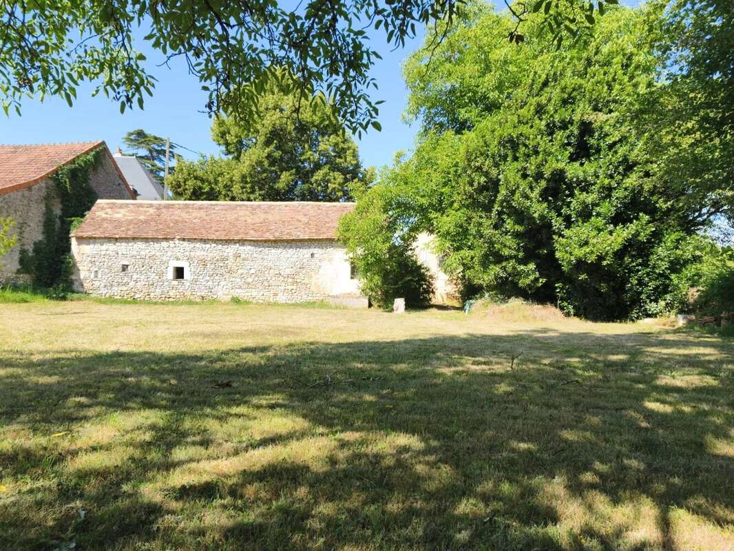 Maison en pierre avec 2 chambres - la bussiere - photo 7
