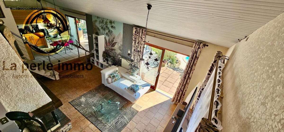 Maison à CHAMPVANS-LES-MOULINS