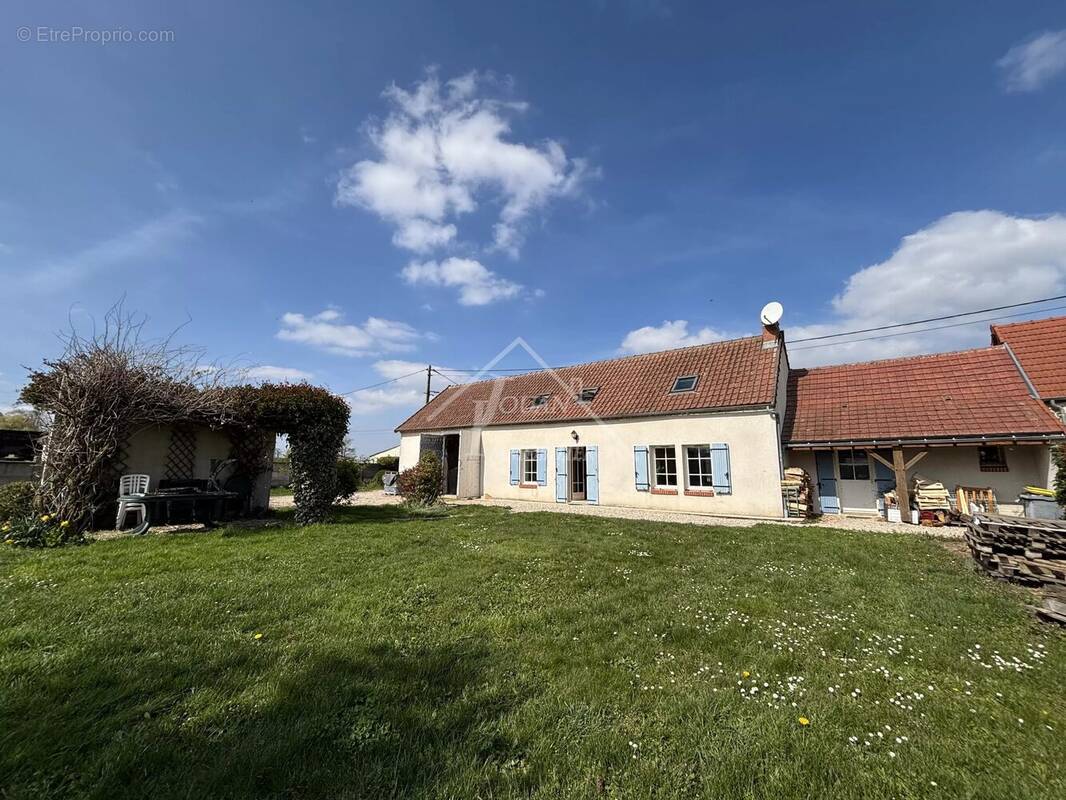 Maison à COUTANSOUZE