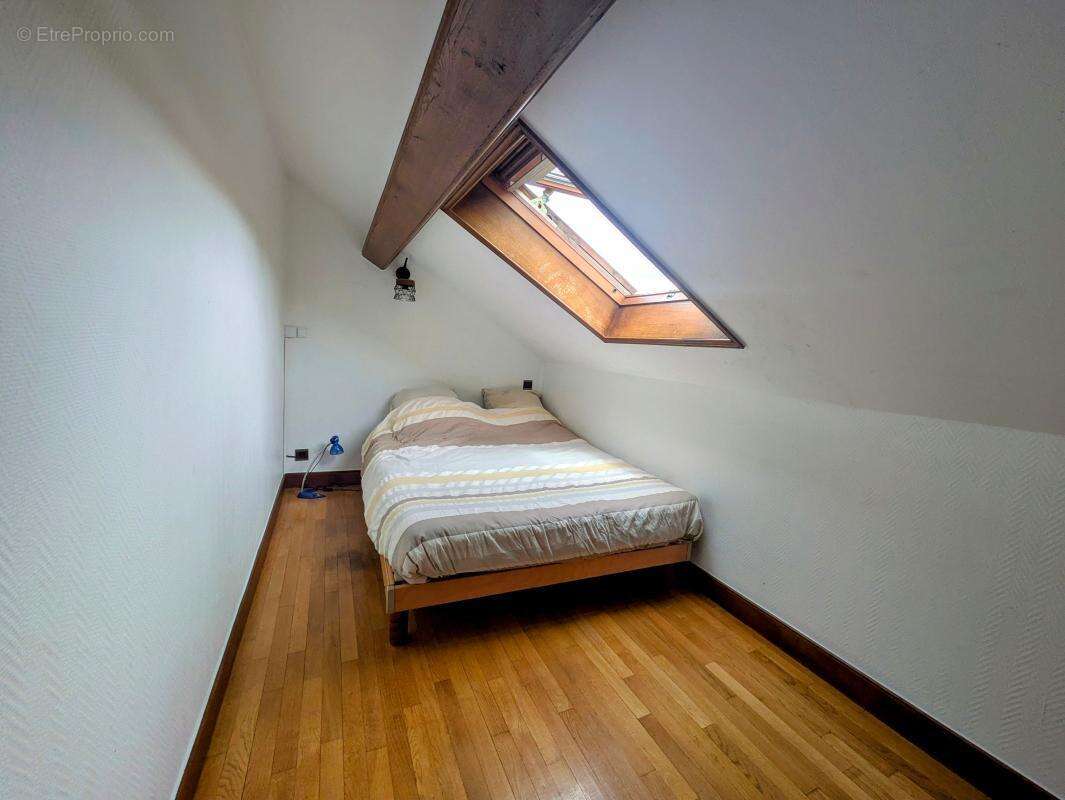 À vendre – Maison individuelle 2 chambres + bureau au centre de Charnay Les Mâcon - photo 10