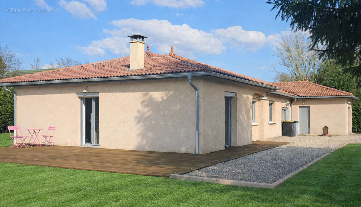 Maison à SAINT-JEAN-SUR-REYSSOUZE