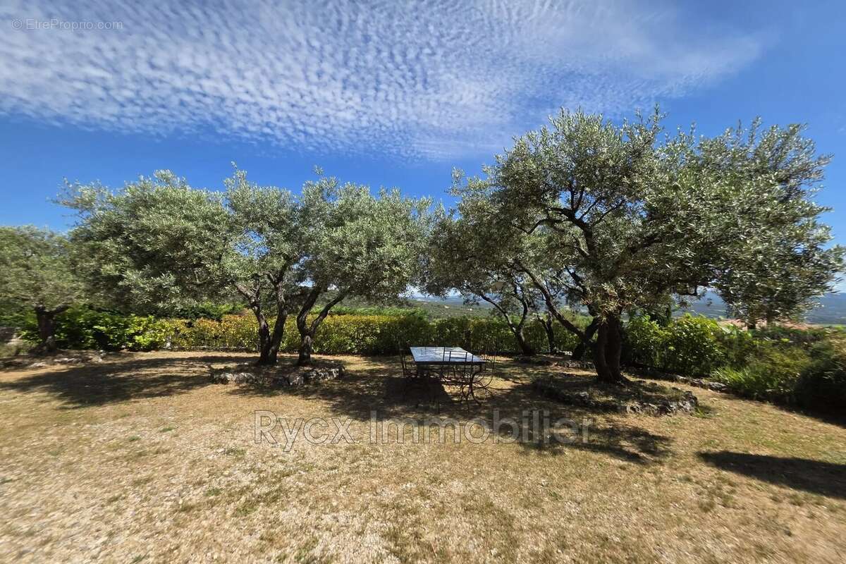 Maison 168 m² à Saint-Saturnin-Les-Apt  - photo 4
