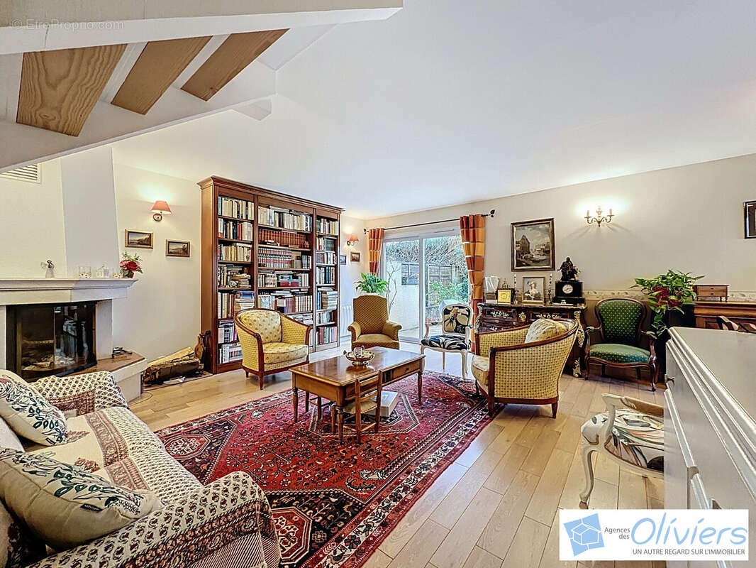 Maison à VOISINS-LE-BRETONNEUX