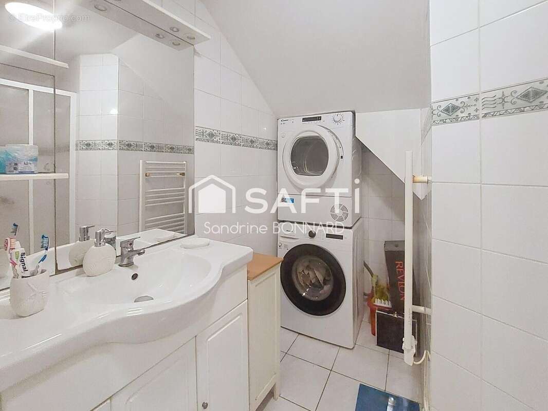 Maison 86 m² à Barzan  - photo 6