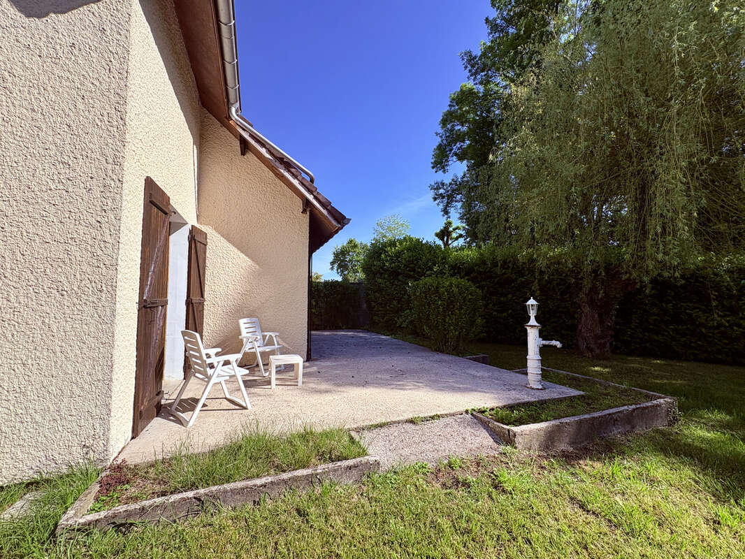 Maison familiale avec grand jardin et fort potentiel à Aoste - photo 3