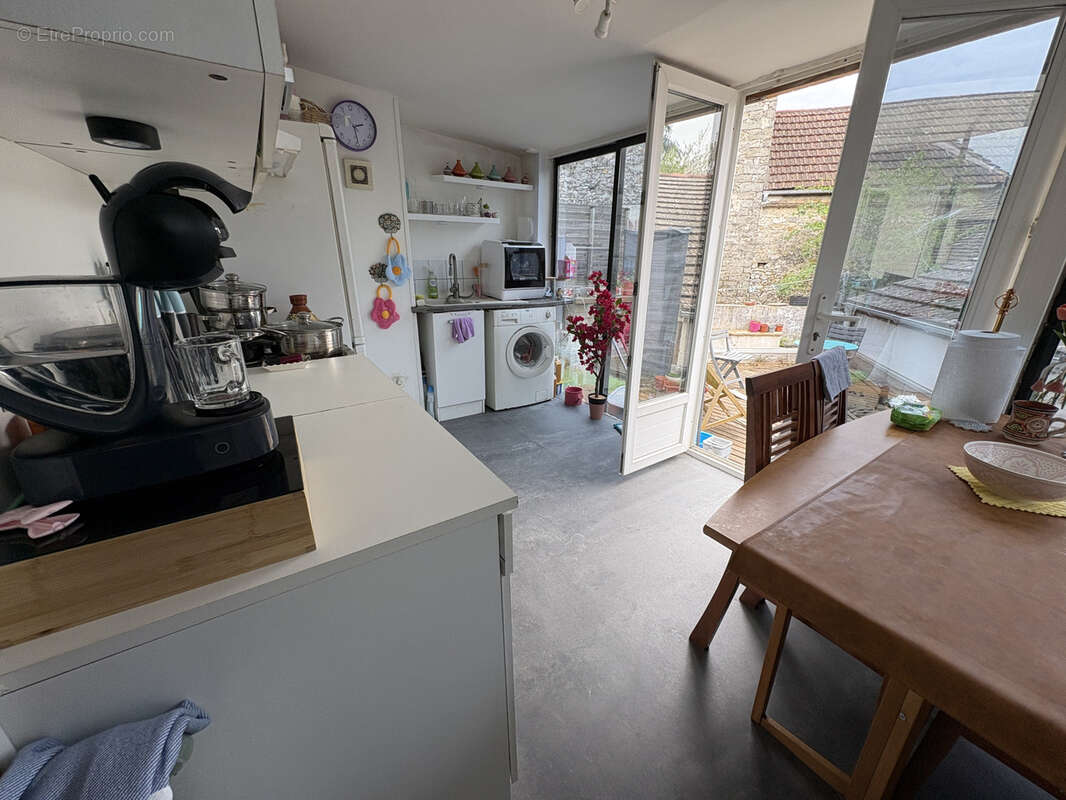 Appartement à VENEUX-LES-SABLONS