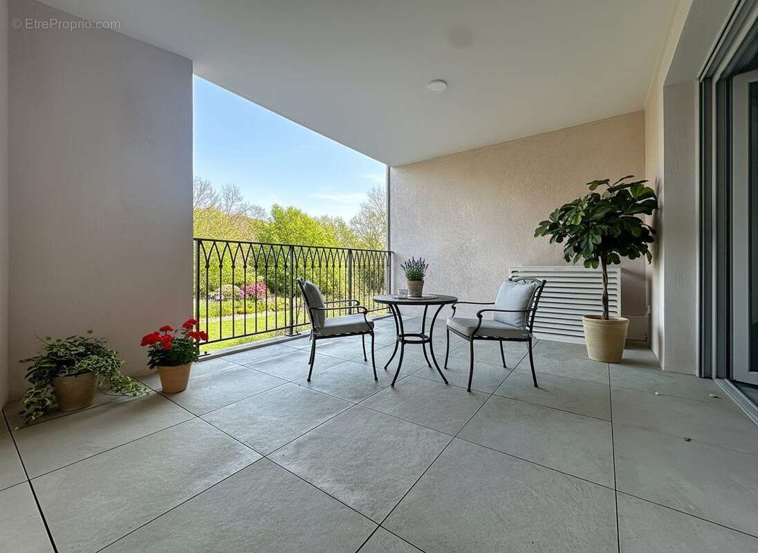 Appartement à FLASSANS-SUR-ISSOLE