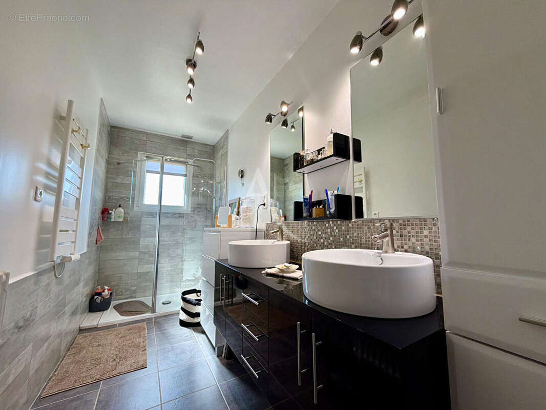 Maison rénovée de 106 m² sur plus de 3 400 m² de terrain clos - photo 18
