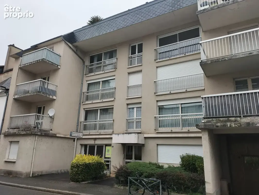 LAVAL, hyper centre, rive gauche, un appartement avec stationnement - photo 1