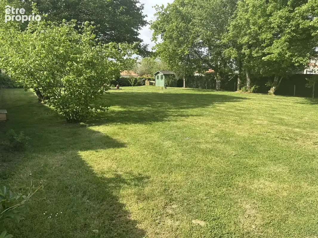 Maison offrant de belles prestations dans un cadre verdoyant et calme - photo 5