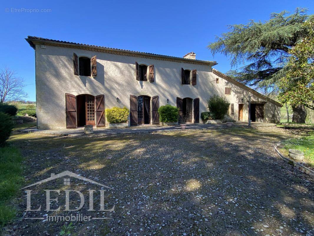 Maison à VIC-FEZENSAC