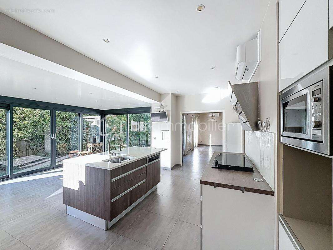 Maison à LES PAVILLONS-SOUS-BOIS