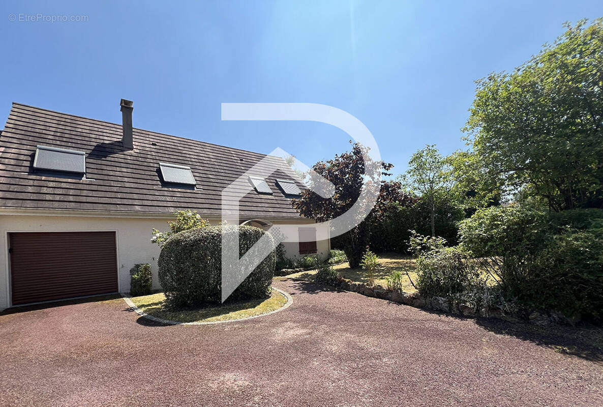 Maison à LES ESSARTS-LE-ROI