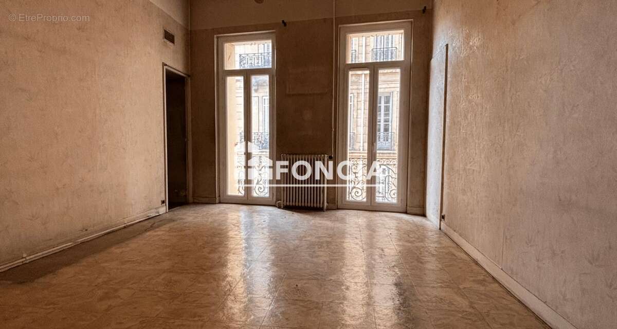 Appartement à MARSEILLE-1E