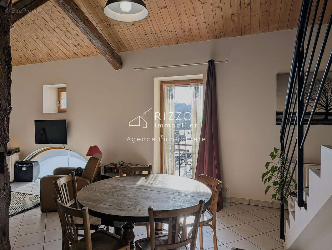 Maison à CESSY