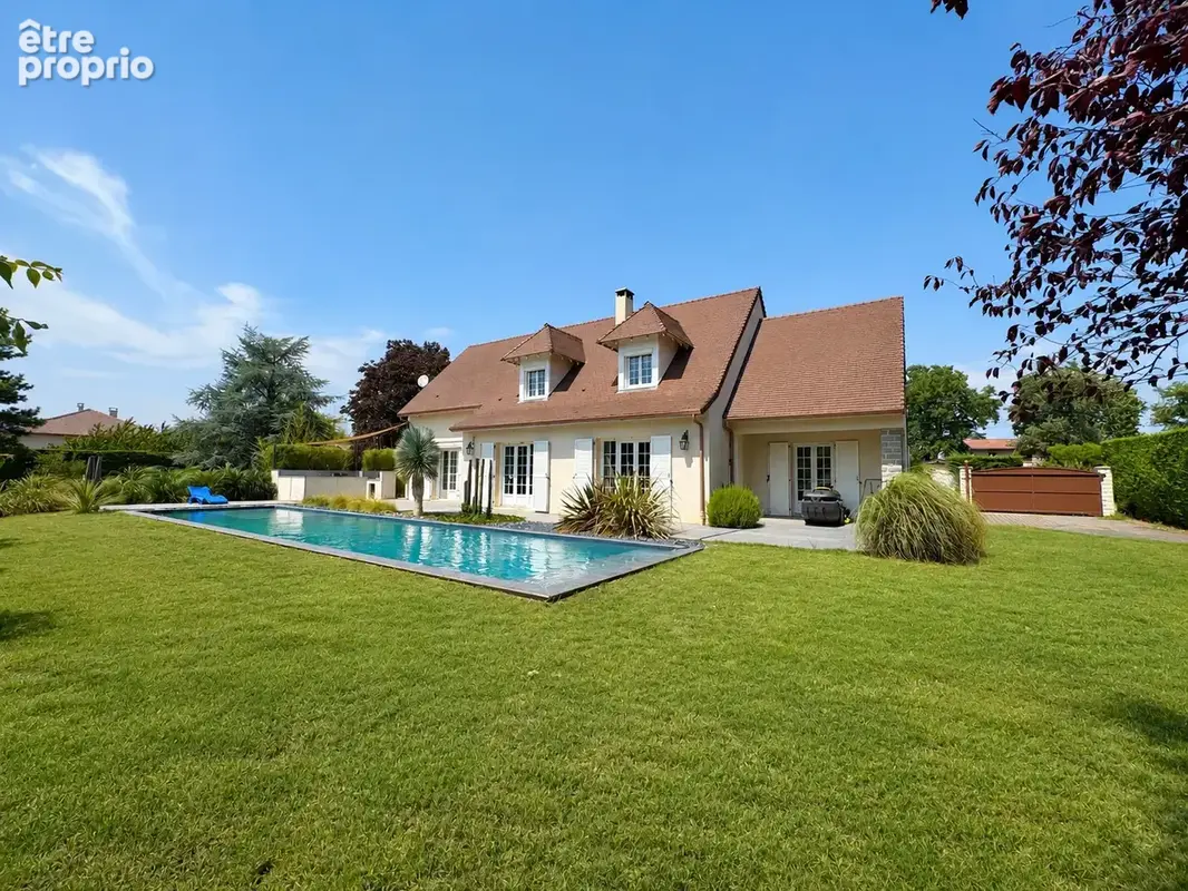 Maison familiale de caractère avec piscine   environ 204 m2 habitables - photo 2