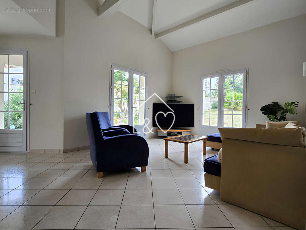 Maison à SAINT-MARTIN-DES-NOYERS