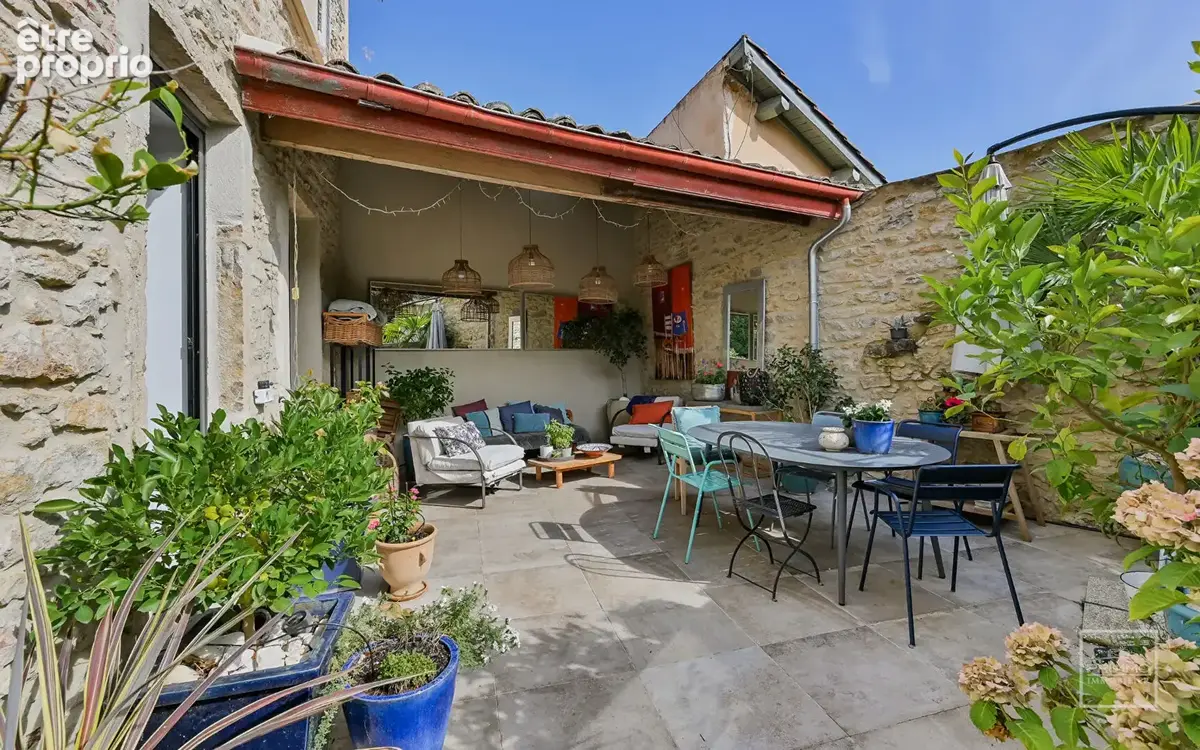 SAINT DIDIER AU MONT D'OR Maison de charme avec cour au coeur du village - photo 2
