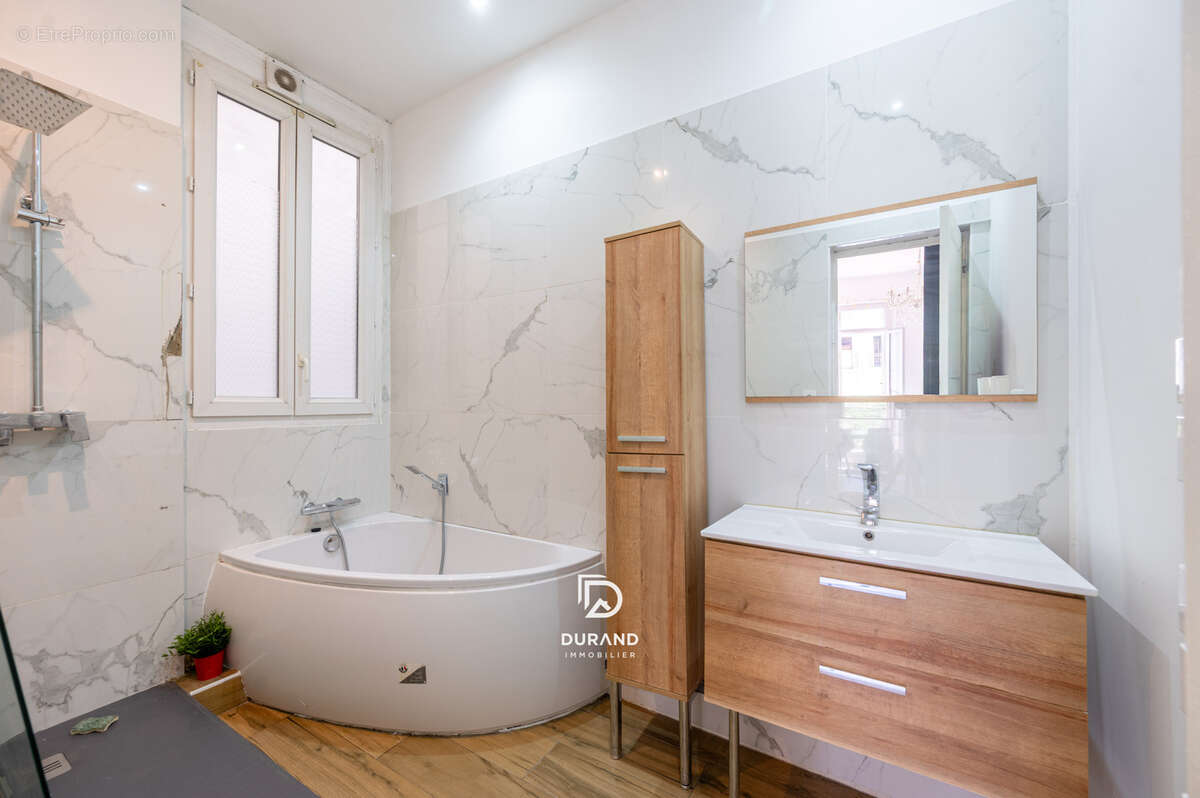 Appartement à MARSEILLE-2E