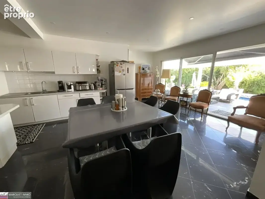 Coup de cur assuré pour cette superbe villa d'architecte T6 offrant 214 m² sur 902 m² de terrain clos paysagé et intimiste... - photo 7