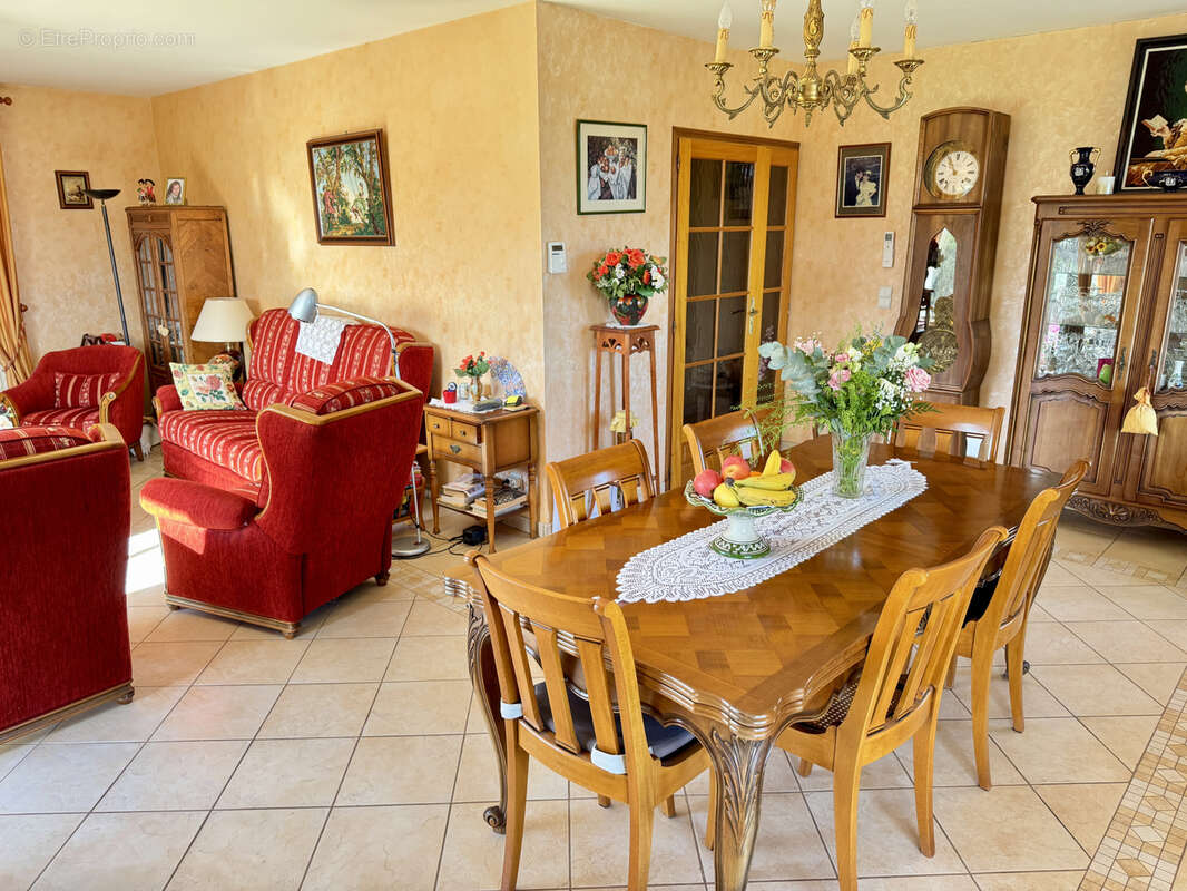 Maison à VARS-SUR-ROSEIX