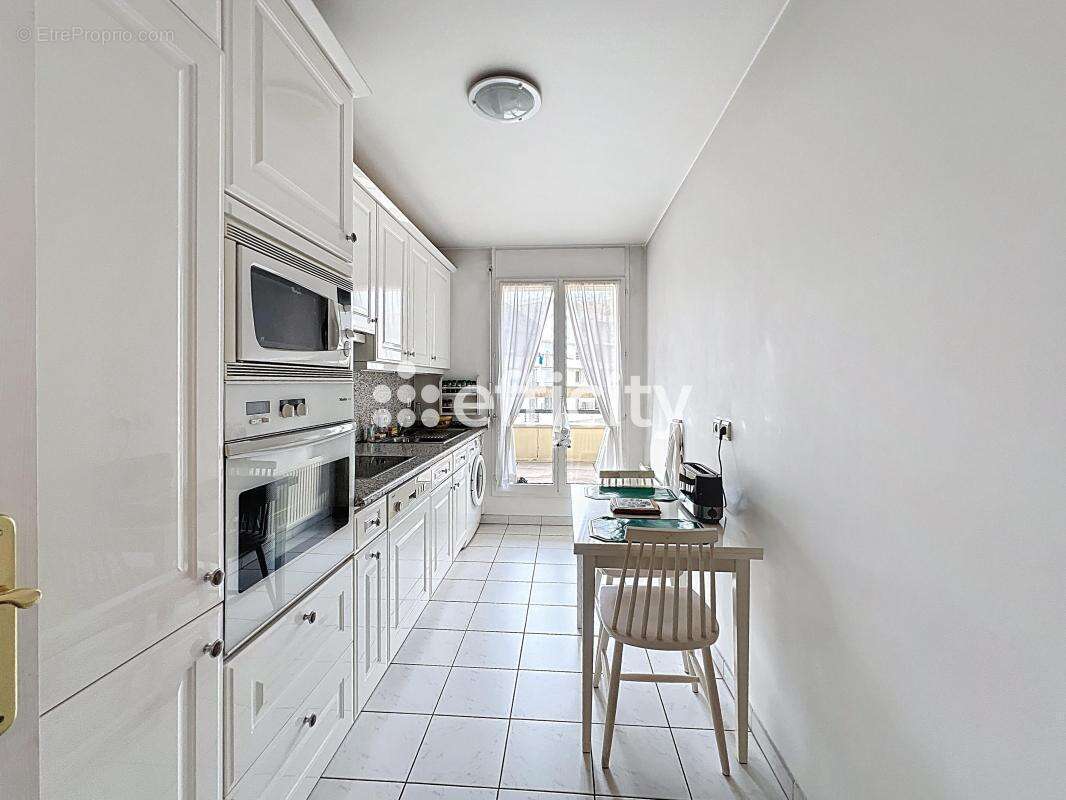 Appartement à ISSY-LES-MOULINEAUX