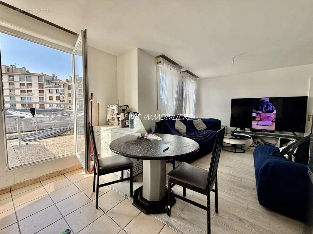 Appartement à LES PAVILLONS-SOUS-BOIS