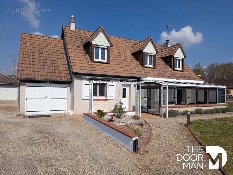 Maison à CANDE-SUR-BEUVRON
