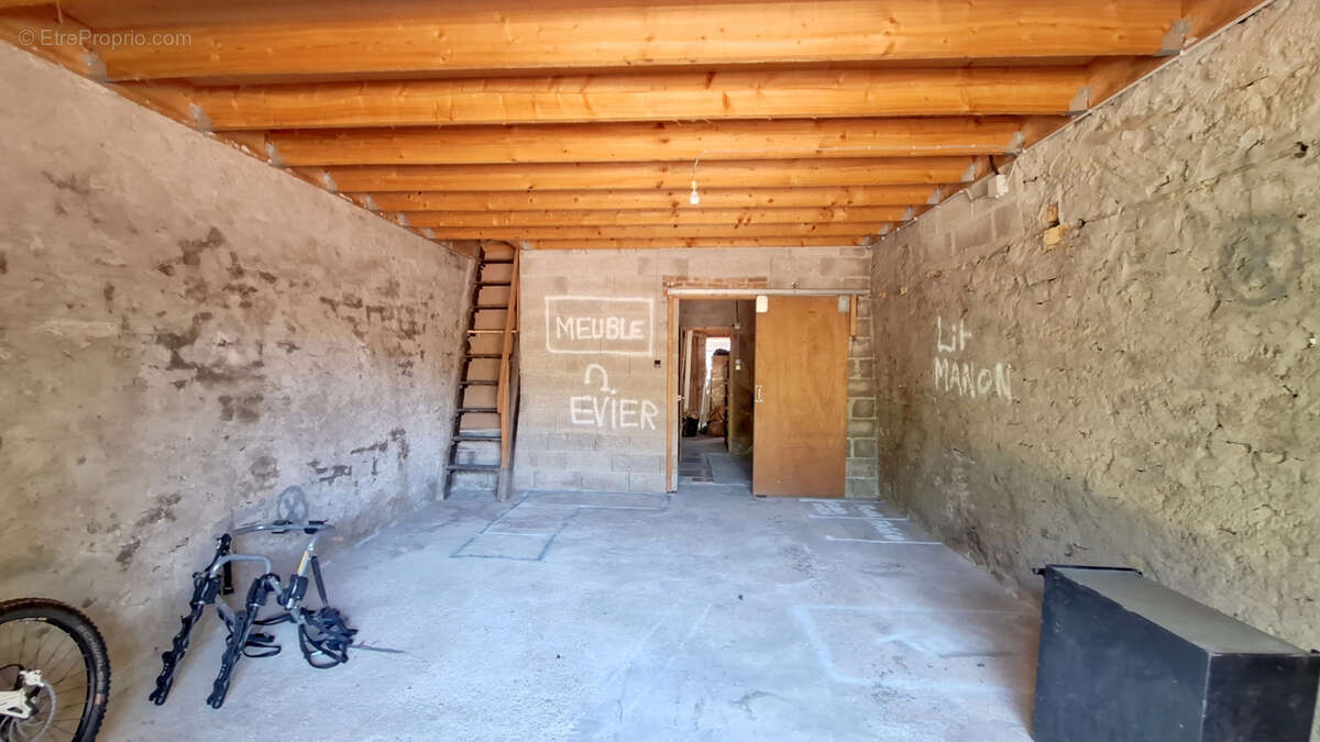 Maison en pierre rénovée avec dépendances et fort potentiel - photo 21