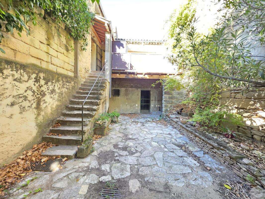 Appartement à MONTAREN-ET-SAINT-MEDIERS