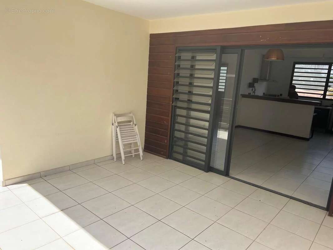 Appartement à REMIRE-MONTJOLY