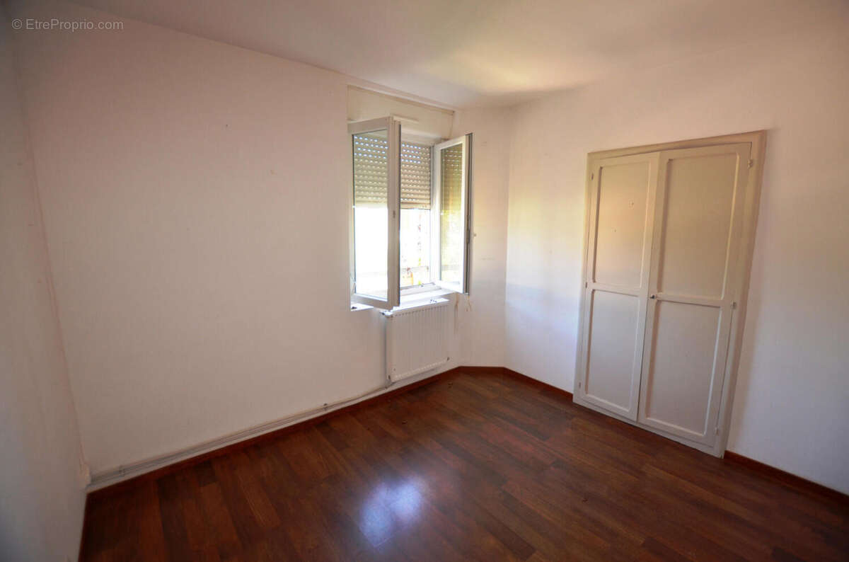 10 - Chambre - Bedroom 1