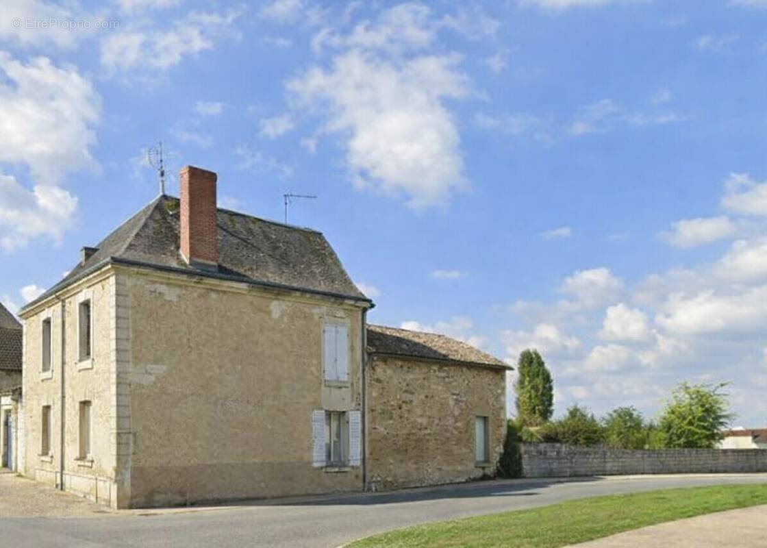 Maison à VOUNEUIL-SUR-VIENNE