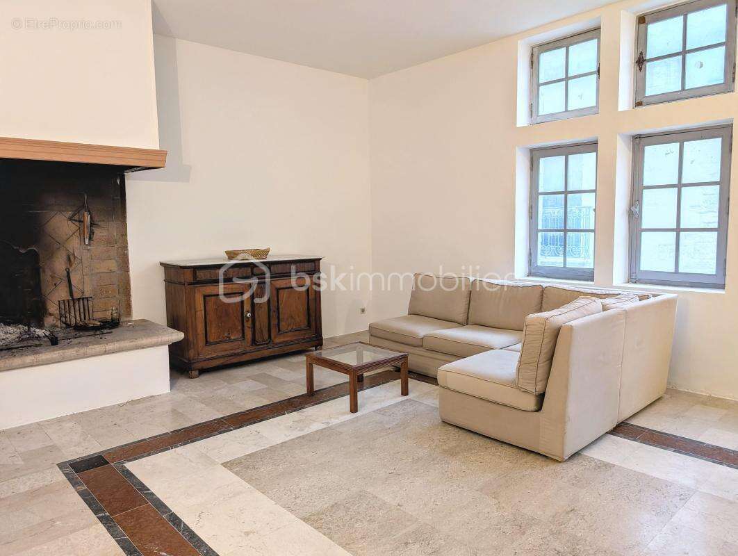 Maison à VIC-LA-GARDIOLE