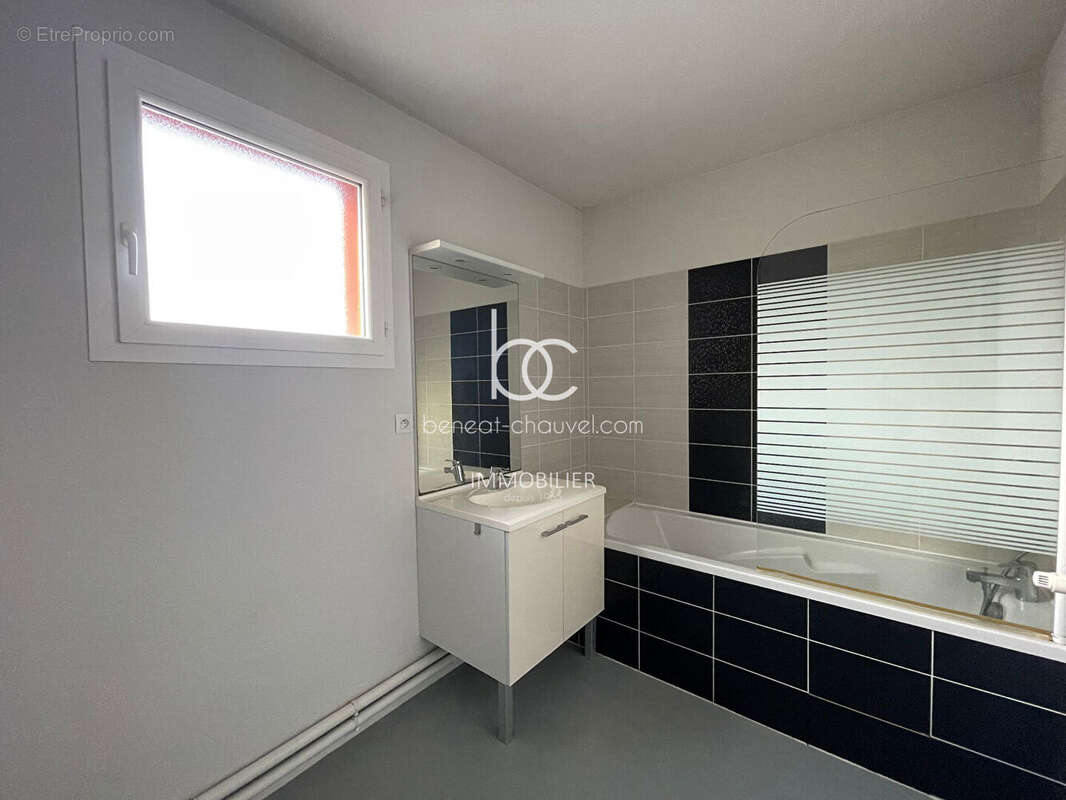 Appartement à SENE