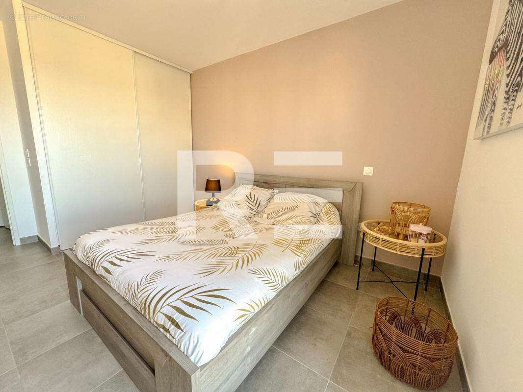 Appartement à GARONS